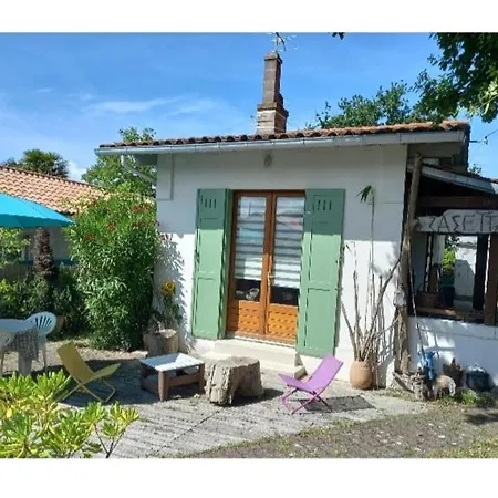 Holiday home Charmante Maison Dans Le Parc De