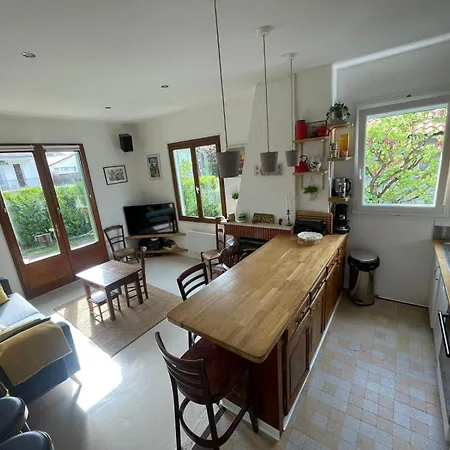 Holiday home Charmante Maison Dans Le Parc De Royan